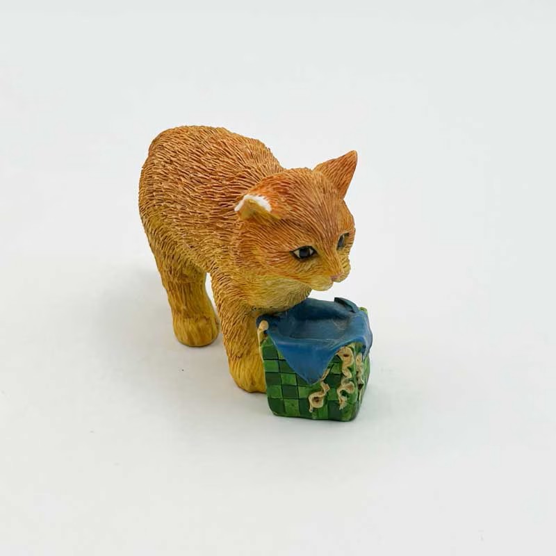 レズリーアンアイボリー CATS AMONG THE TOYS　猫フィギュリン12体と専用ディスプレイラックのセット 1994年 ENESCOの画像