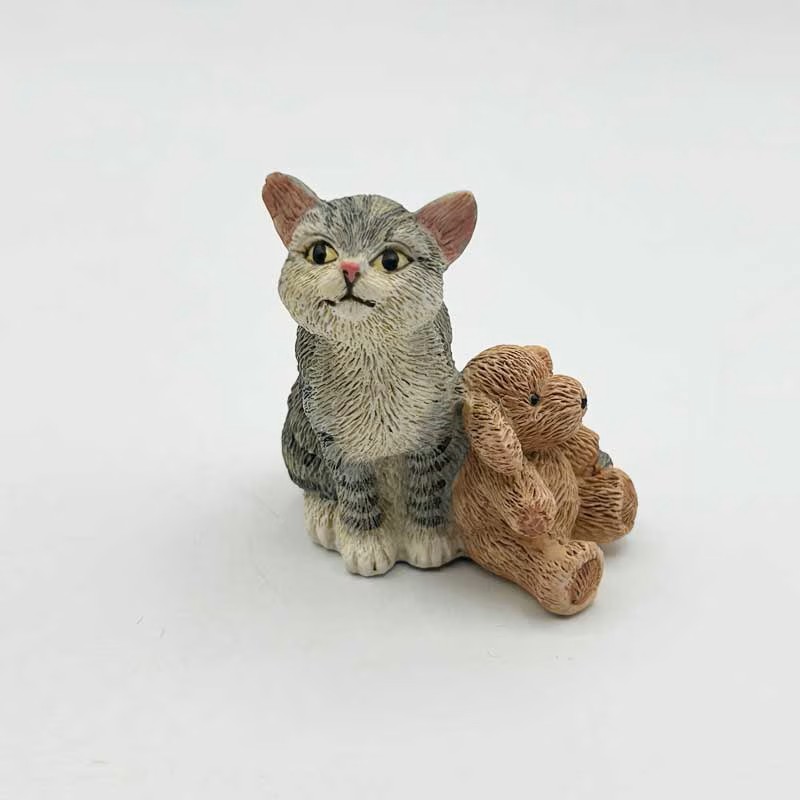 レズリーアンアイボリー CATS AMONG THE TOYS　猫フィギュリン12体と専用ディスプレイラックのセット 1994年 ENESCOの画像