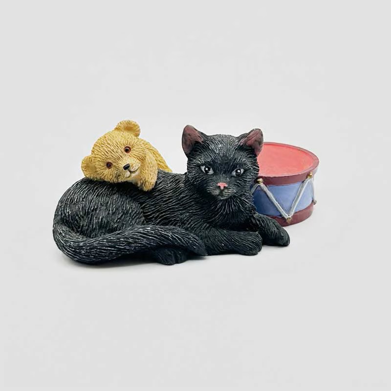 レズリーアンアイボリー CATS AMONG THE TOYS　猫フィギュリン12体と専用ディスプレイラックのセット 1994年 ENESCOの画像