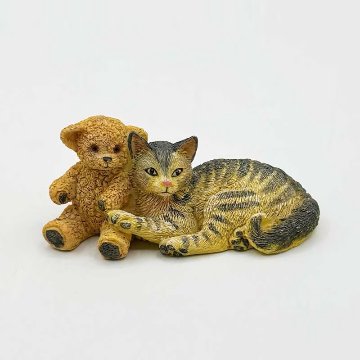 レズリーアンアイボリー CATS AMONG THE TOYS　猫フィギュリン12体と専用ディスプレイラックのセット 1994年 ENESCOの画像