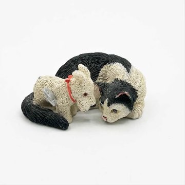 レズリーアンアイボリー CATS AMONG THE TOYS　猫フィギュリン12体と専用ディスプレイラックのセット 1994年 ENESCOの画像