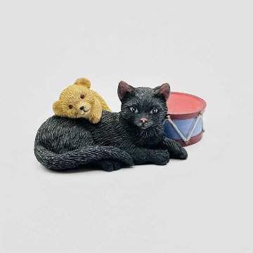 レズリーアンアイボリー CATS AMONG THE TOYS　猫フィギュリン12体と専用ディスプレイラックのセット 1994年 ENESCOの画像