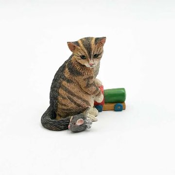 レズリーアンアイボリー CATS AMONG THE TOYS　猫フィギュリン12体と専用ディスプレイラックのセット 1994年 ENESCOの画像
