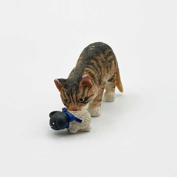 レズリーアンアイボリー CATS AMONG THE TOYS　猫フィギュリン12体と専用ディスプレイラックのセット 1994年 ENESCOの画像