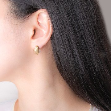 4F フィーアエフ　ニャーヴェストピアス　猫の手のピアス　日本製　ピューターの画像