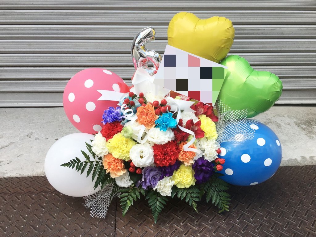 お任せ　お花と風船のアレンジ（fba107）の画像