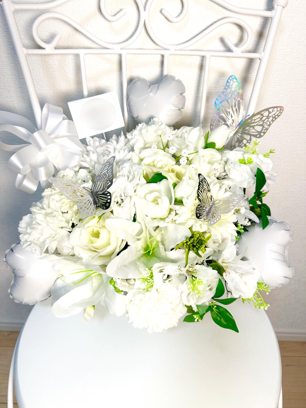 アーティシャルフラワーと風船のアレンジ（fba207-zo）の画像