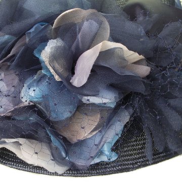うち寄せる花びらの画像