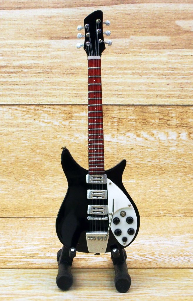 THE BEATLESビートルズモデル10cmミニチュアギター2本+ベース1本の3点 ...