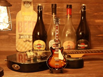 Musical Story Artist motif ミニチュア ギター BEATLES ビートルズ ジョン レノン カジノ ヴィンテージ画像