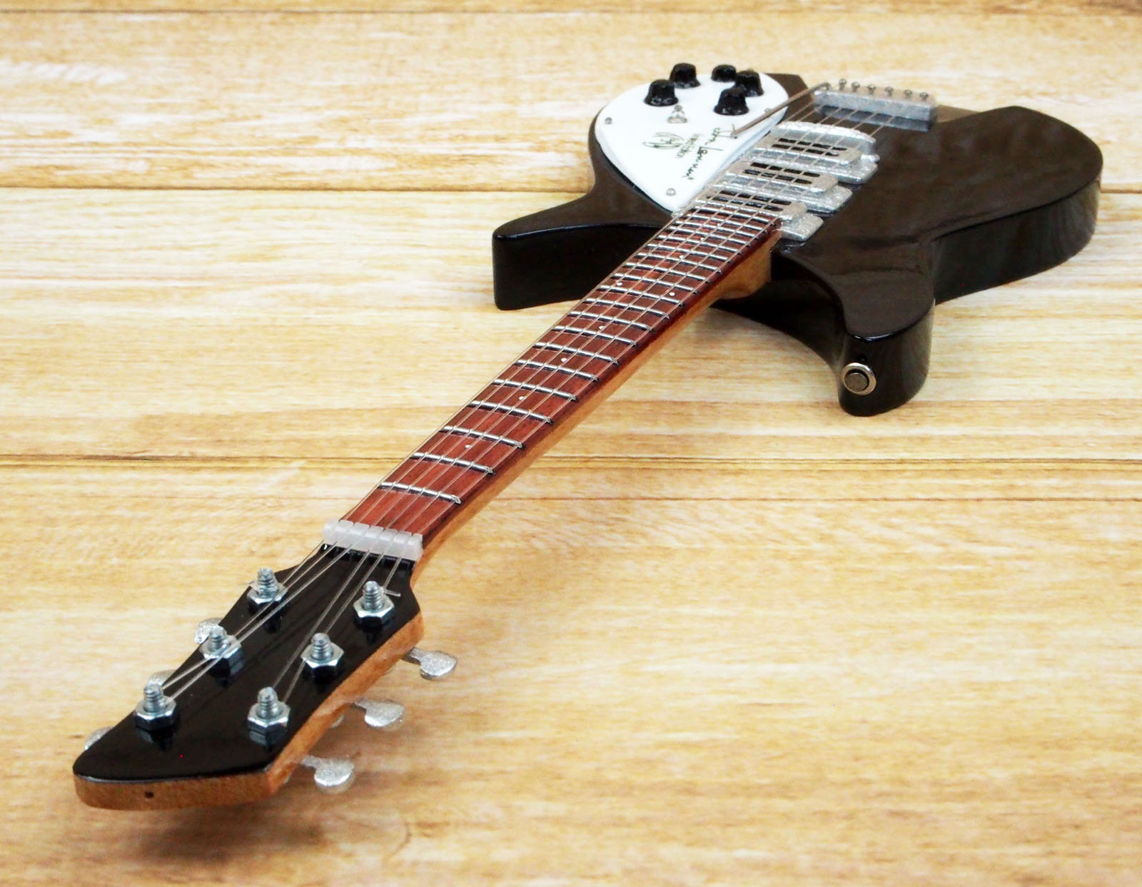 Musical Story Artist motif 1/4 ミニチュア 楽器 ギター BEATLES ジョン レノン 325 JL画像