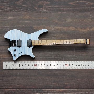 Musical Story 1/3 スケール ミニチュア 楽器 ヘッドレス ギター ライトブルーの画像