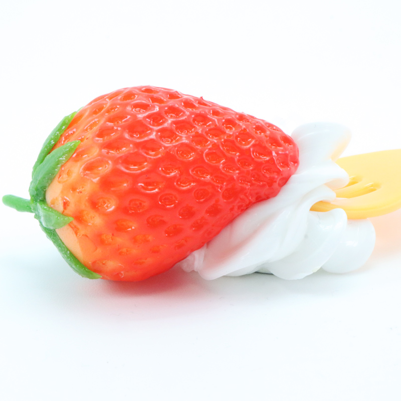 ミニチュア フード アクセサリー フォーク＆いちごと生クリームの画像