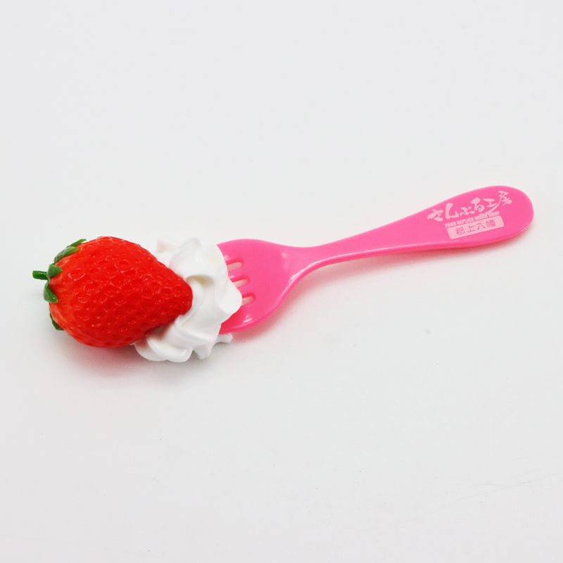 ミニチュア フード アクセサリー フォーク＆いちごと生クリームの画像
