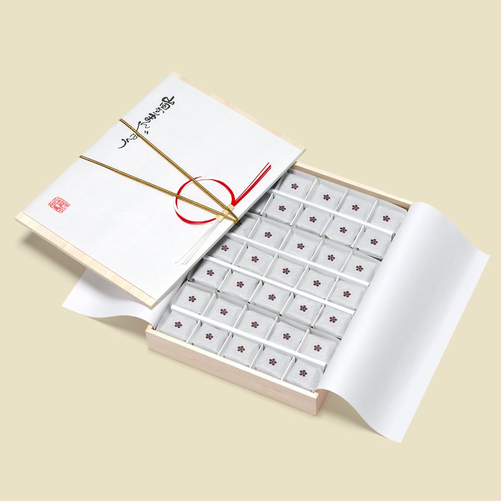 (賞味期限：製造後7日)山田屋まんじゅう　木箱35個入の画像