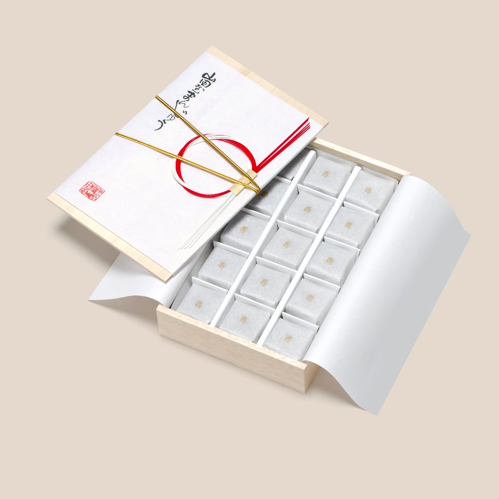 (賞味期限：製造後7日)山田屋まんじゅう　慶事用　木箱15個入の画像