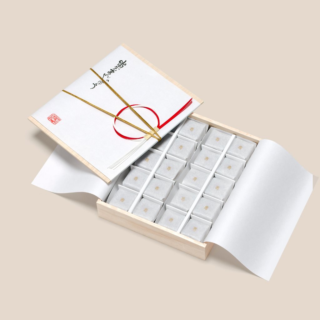 (賞味期限：製造後7日)山田屋まんじゅう　慶事用　木箱20個入の画像